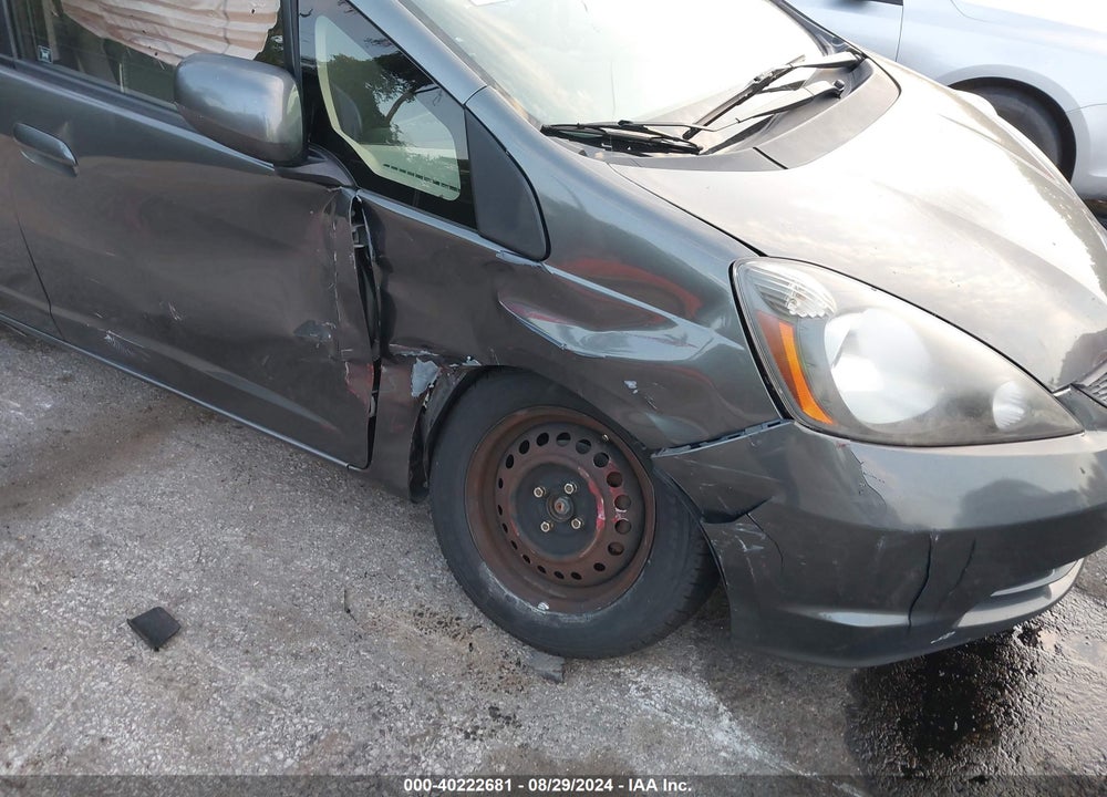 2013 HONDA FIT VIN: JHMGE8H32DC060362