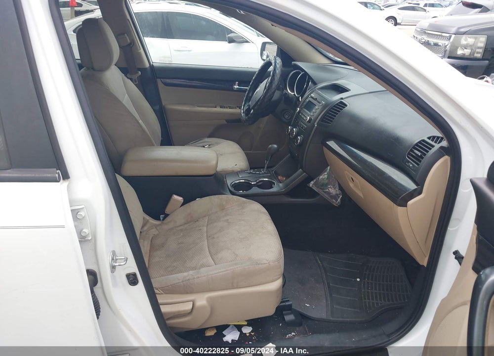 2012 KIA SORENTO LX VIN: 5XYKT3A67CG268384