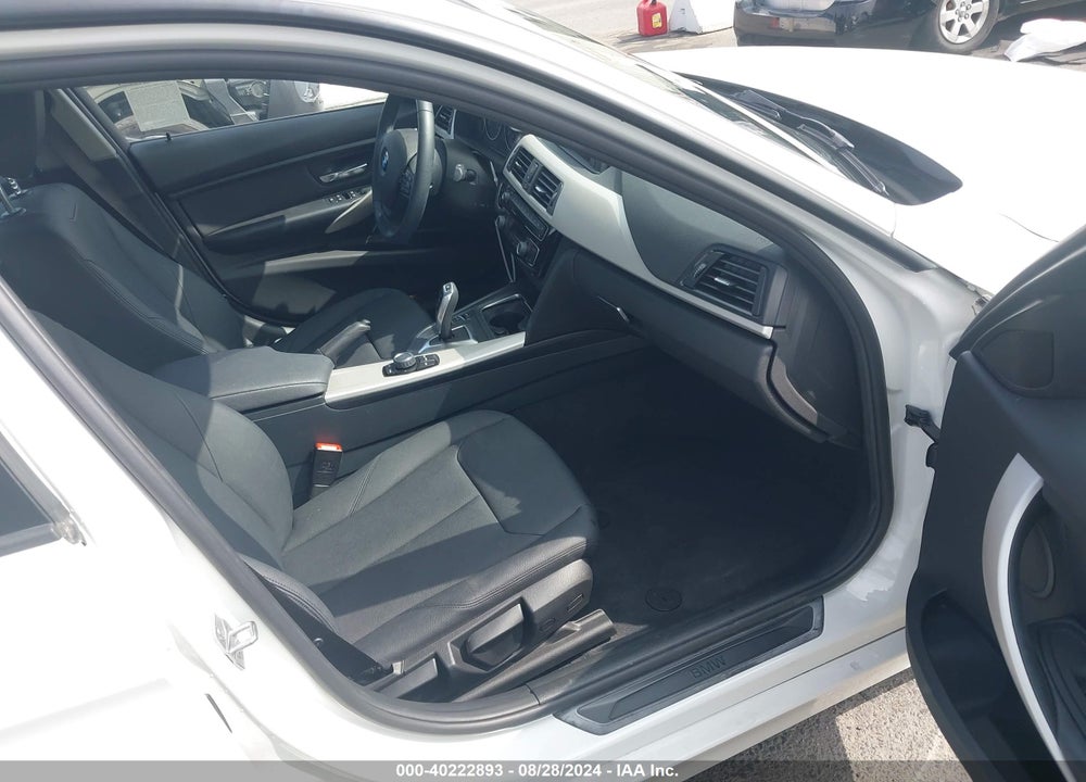 2018 BMW 320I XDRIVE VIN: WBA8E5G58JNU45784