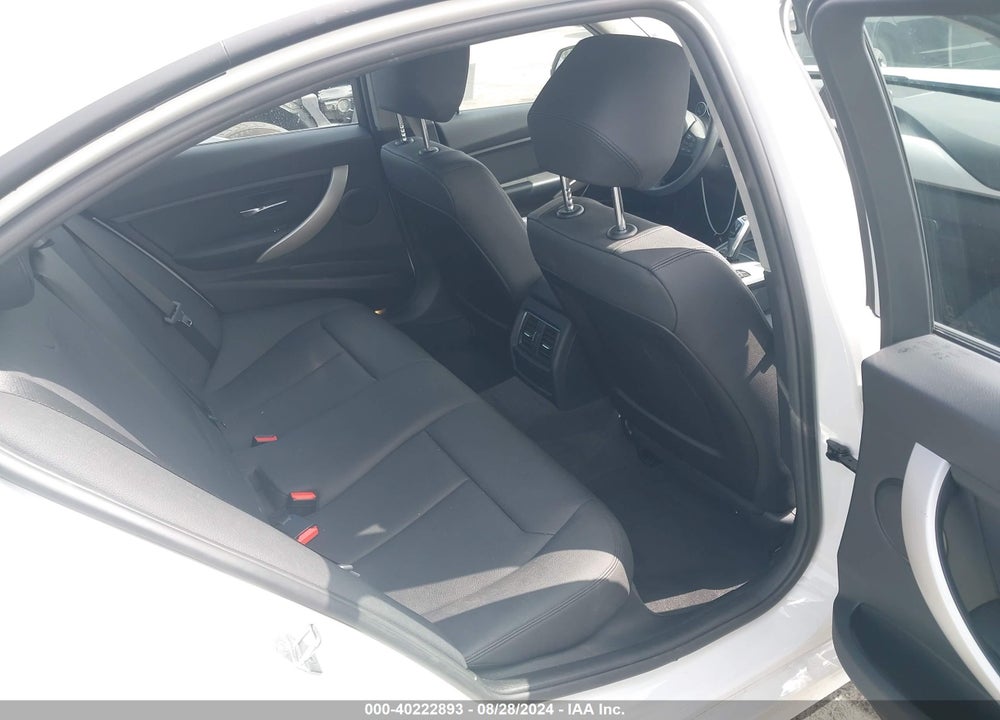 2018 BMW 320I XDRIVE VIN: WBA8E5G58JNU45784