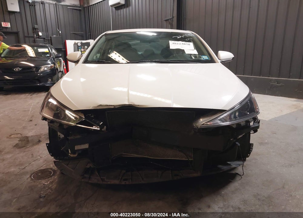 2019 HYUNDAI ELANTRA SE VIN: 5NPD74LF7KH440291