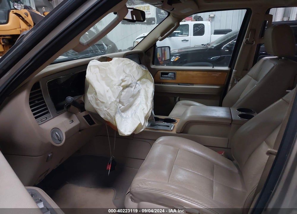 2007 LINCOLN NAVIGATOR ULTIMATE VIN: 5LMFU28537LJ23884