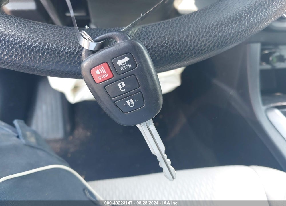2015 TOYOTA COROLLA LE VIN: 2T1BURHEXFC255755