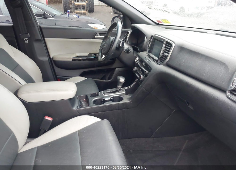 2018 KIA SPORTAGE EX VIN: KNDPNCAC5J7425748
