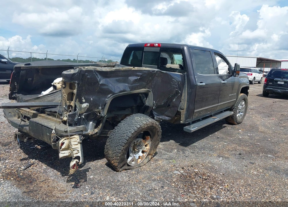 2015 GMC SIERRA 2500HD DENALI VIN: 1GT120E80FF634752