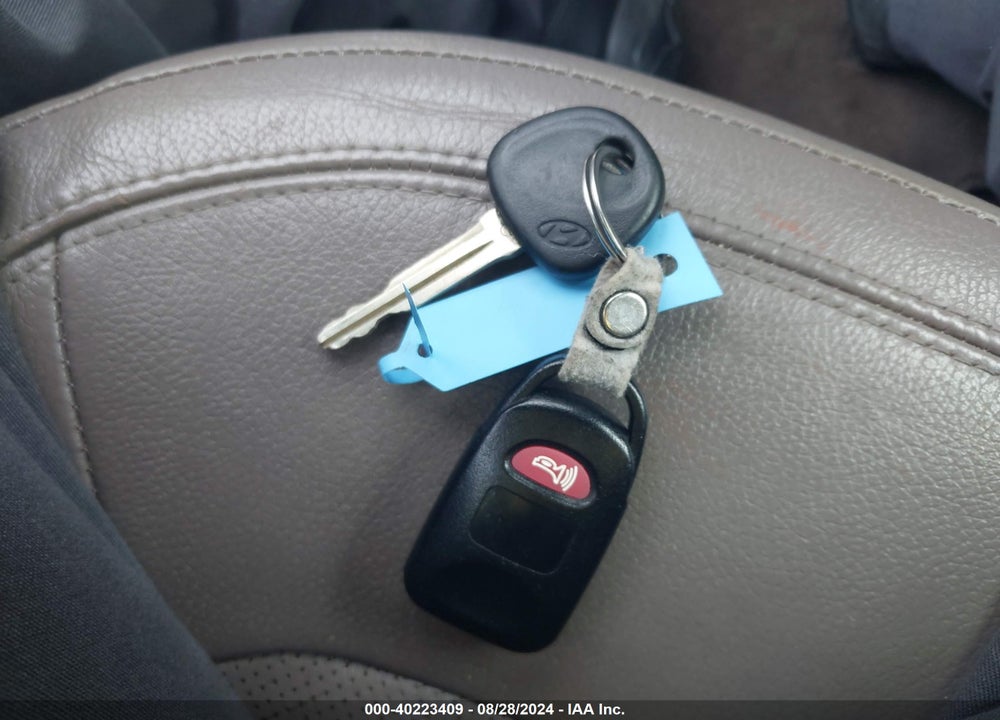 2011 HYUNDAI TUCSON LIMITED VIN: KM8JUCACXBU255751