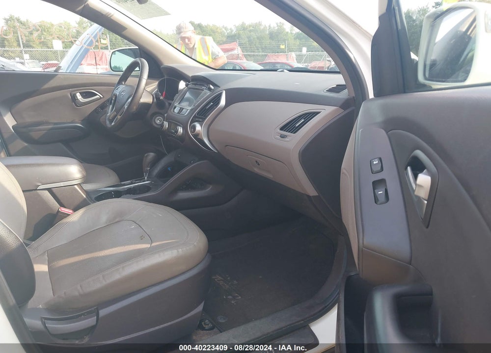 2011 HYUNDAI TUCSON LIMITED VIN: KM8JUCACXBU255751