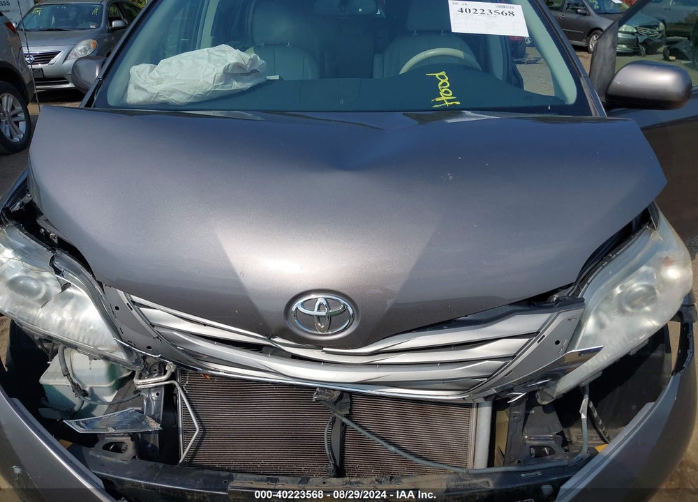 2013 TOYOTA SIENNA XLE V6 8 PASSENGER VIN: 5TDYK3DC9DS332962