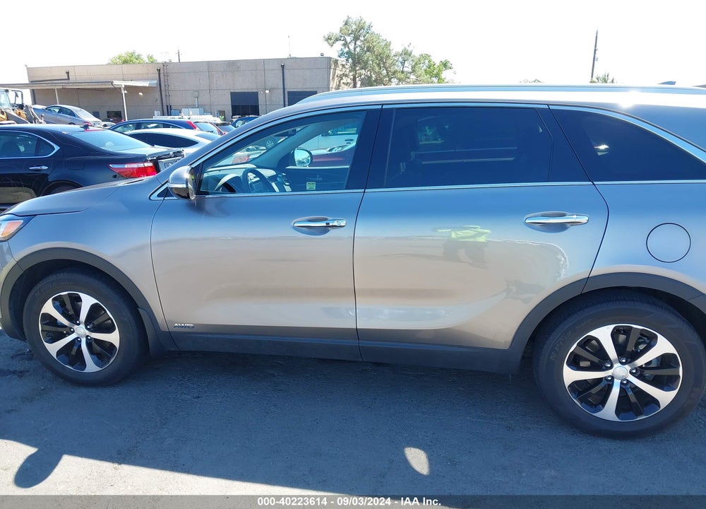 2017 KIA SORENTO 2.0T EX VIN: 5XYPHDA19HG253832