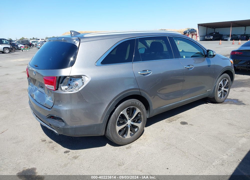 2017 KIA SORENTO 2.0T EX VIN: 5XYPHDA19HG253832