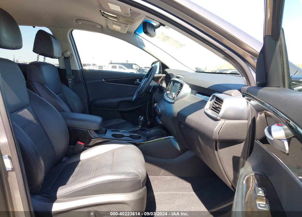 2017 KIA SORENTO 2.0T EX VIN: 5XYPHDA19HG253832