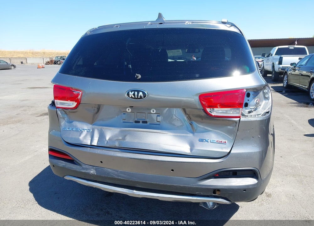 2017 KIA SORENTO 2.0T EX VIN: 5XYPHDA19HG253832