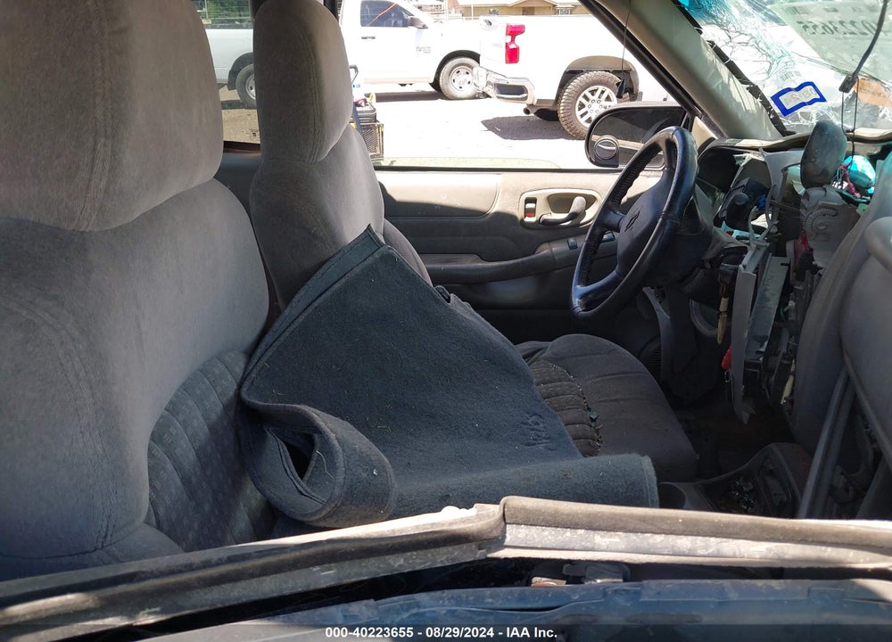 2000 CHEVROLET S-10 LS VIN: 1GCCT19W3Y8108465