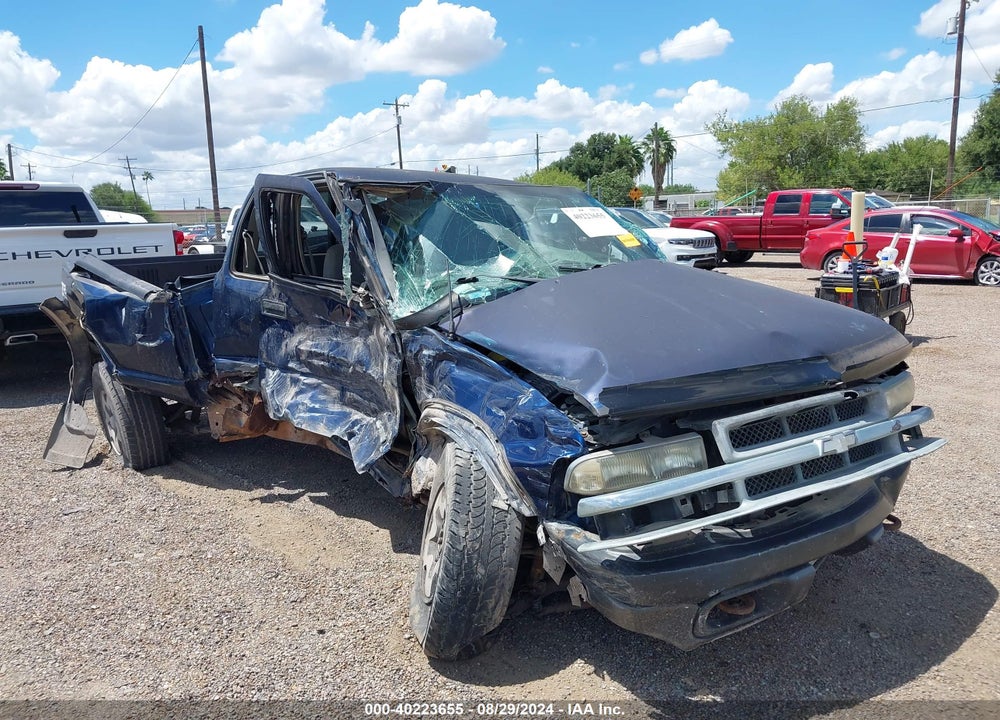 2000 CHEVROLET S-10 LS VIN: 1GCCT19W3Y8108465