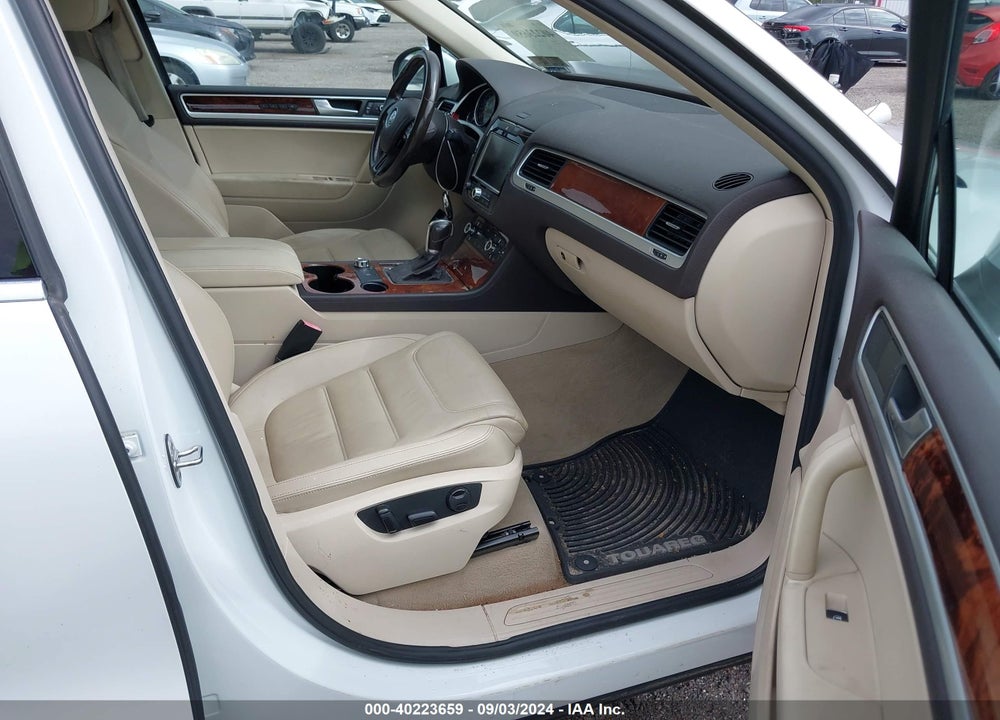 2013 VOLKSWAGEN TOUAREG VR6 LUX VIN: WVGEF9BP4DD005523