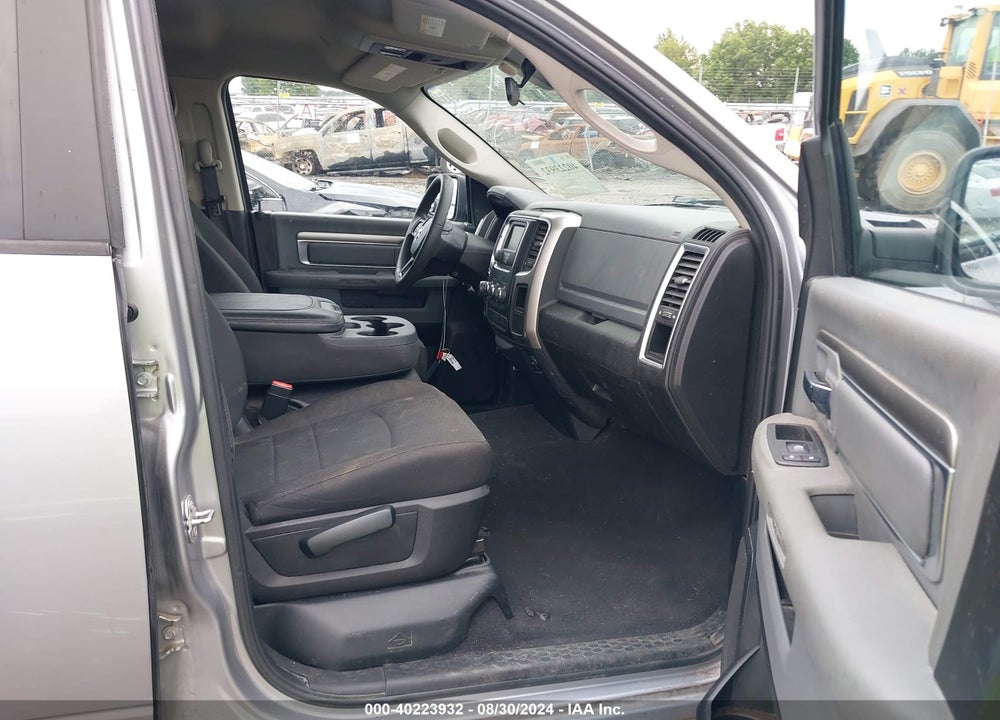 2019 RAM 1500 CLASSIC WARLOCK QUAD CAB 4X4 6'4 BOX VIN: 1C6RR7GGXKS688273