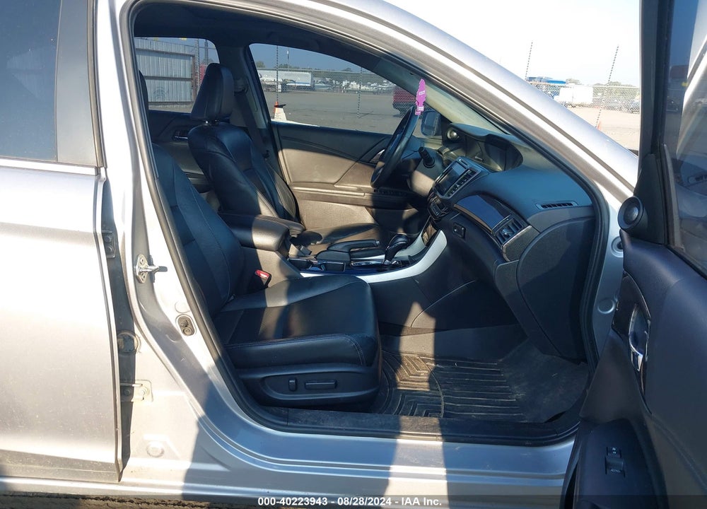 2016 HONDA ACCORD EX-L VIN: 1HGCR2F84GA105982