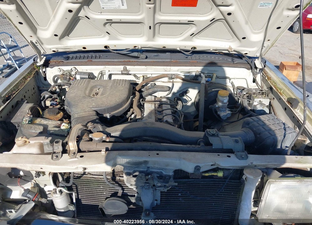 1998 NISSAN FRONTIER SE/XE VIN: 1N6DD26Y2WC372037