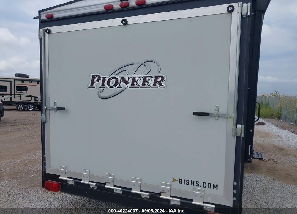 2018 HEARTLAND PIONEER TOY HAULER VIN: 5SFPB2623JE383351