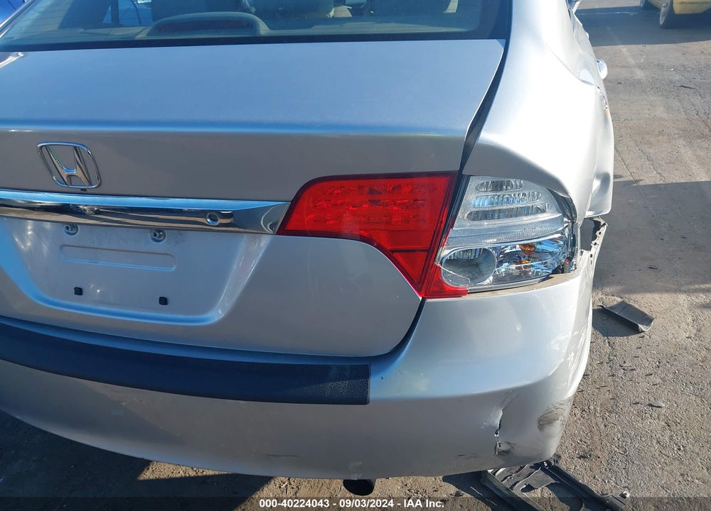 2010 HONDA CIVIC LX VIN: 19XFA1F53AE020056