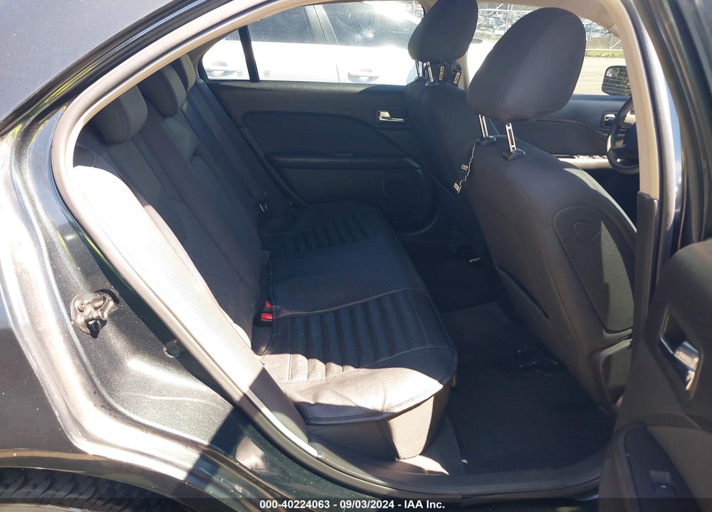 2010 FORD FUSION SE VIN: 3FAHP0HA7AR261905