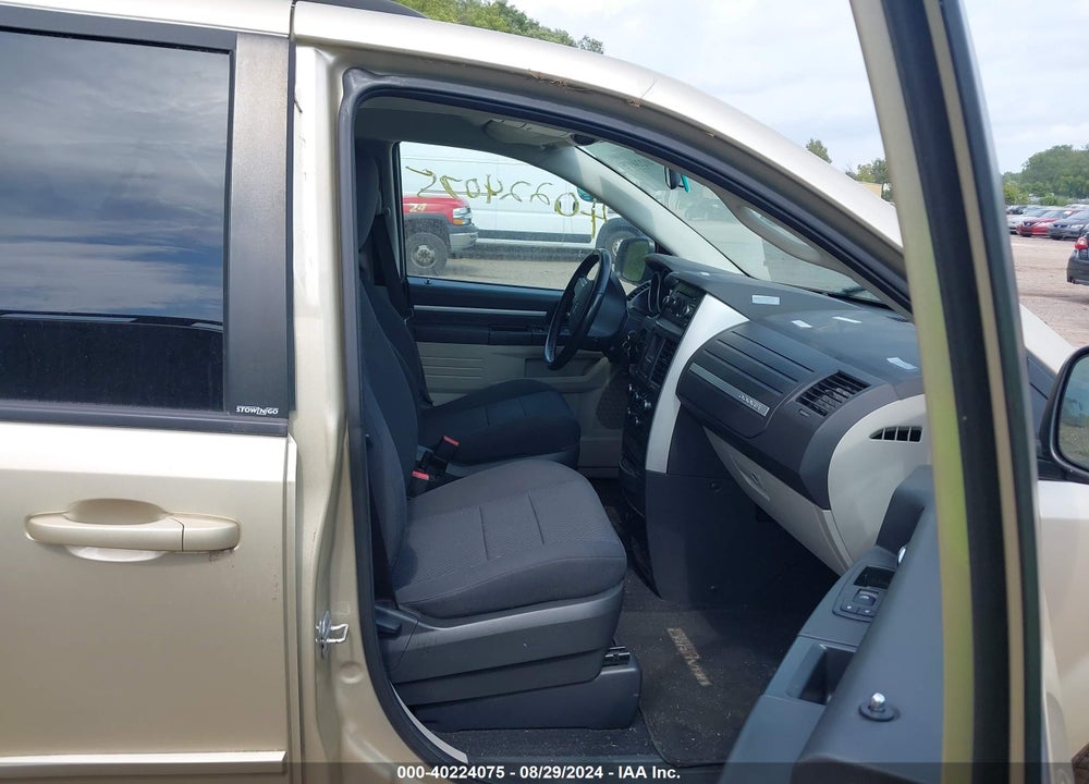 2010 DODGE GRAND CARAVAN HERO VIN: 2D4RN3D1XAR490292
