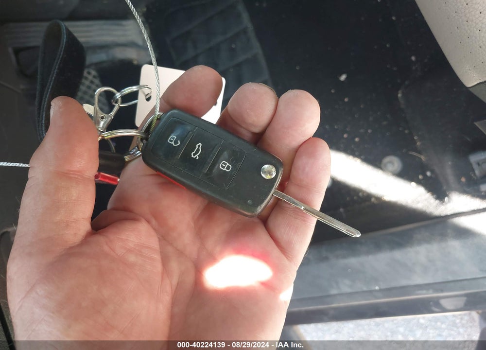 2017 VOLKSWAGEN TIGUAN 2.0T/2.0T S VIN: WVGBV7AX5HK027771