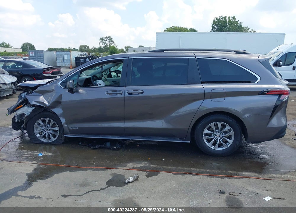2021 TOYOTA SIENNA LE VIN: 5TDKRKEC0MS031345