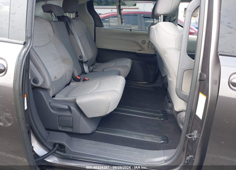 2021 TOYOTA SIENNA LE VIN: 5TDKRKEC0MS031345