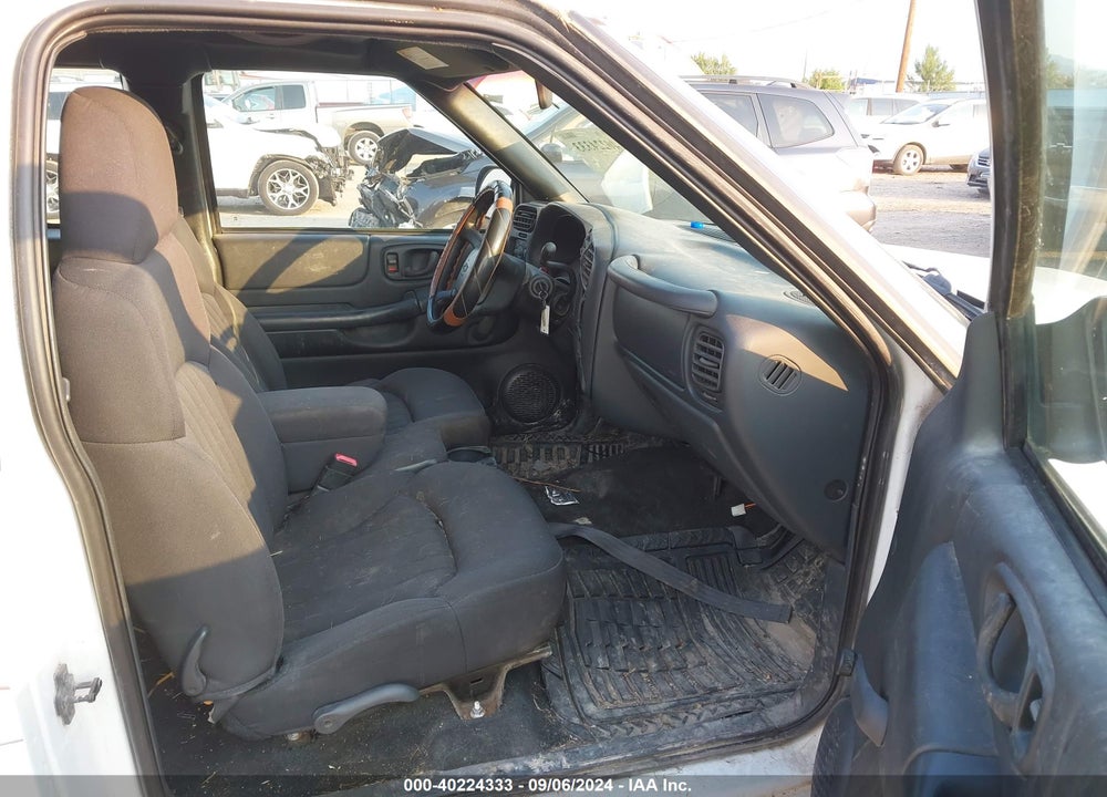 2003 CHEVROLET S-10 VIN: 1GCDT19X338274457