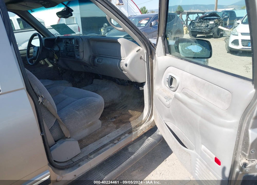 1999 CHEVROLET SUBURBAN 1500 VIN: 3GNFK16R4XG176644