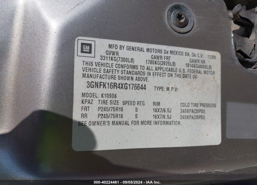 1999 CHEVROLET SUBURBAN 1500 VIN: 3GNFK16R4XG176644