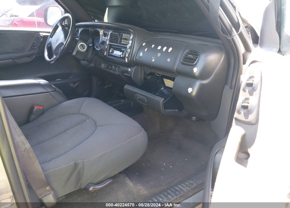 2000 DODGE DURANGO VIN: 1B4HR28Z8YF197884