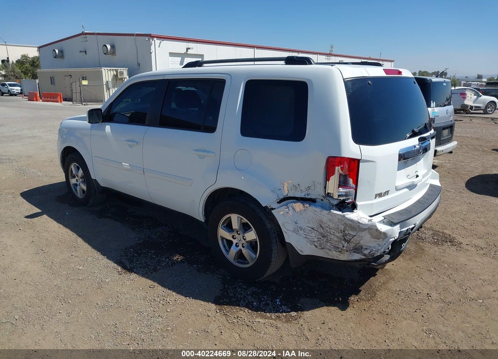 2011 HONDA PILOT EX VIN: 5FNYF3H4XBB052413
