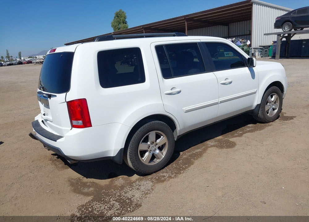 2011 HONDA PILOT EX VIN: 5FNYF3H4XBB052413