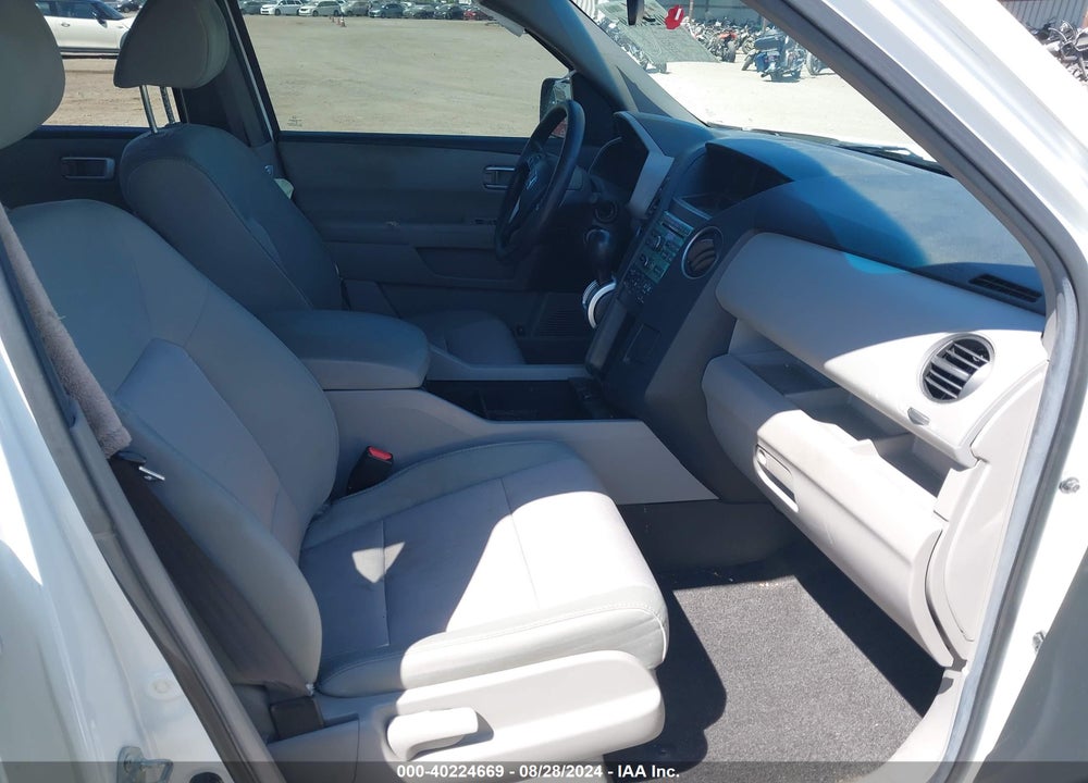 2011 HONDA PILOT EX VIN: 5FNYF3H4XBB052413