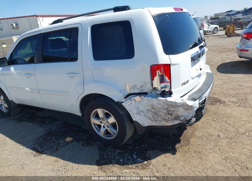 2011 HONDA PILOT EX VIN: 5FNYF3H4XBB052413
