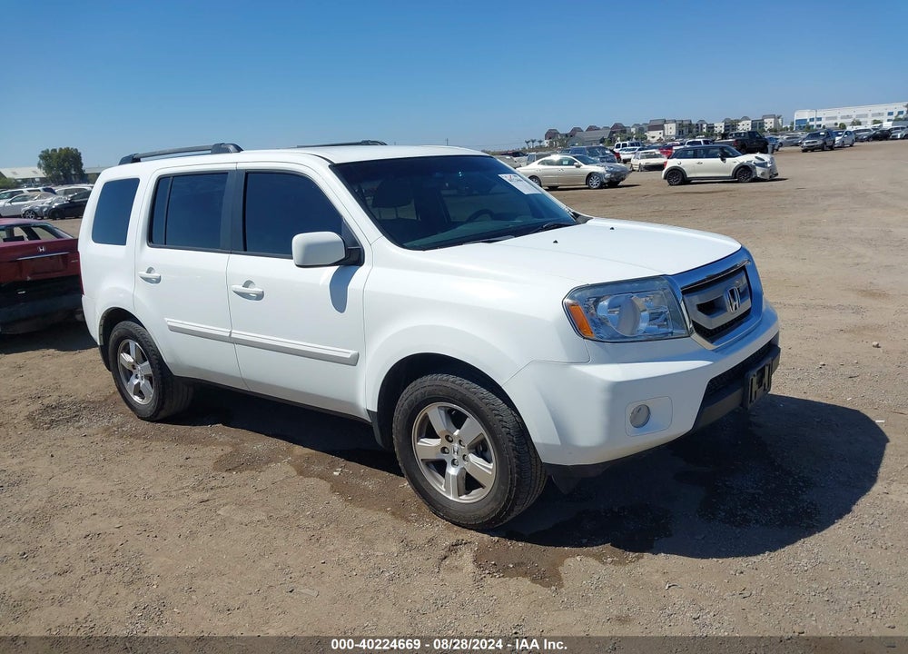 2011 HONDA PILOT EX VIN: 5FNYF3H4XBB052413