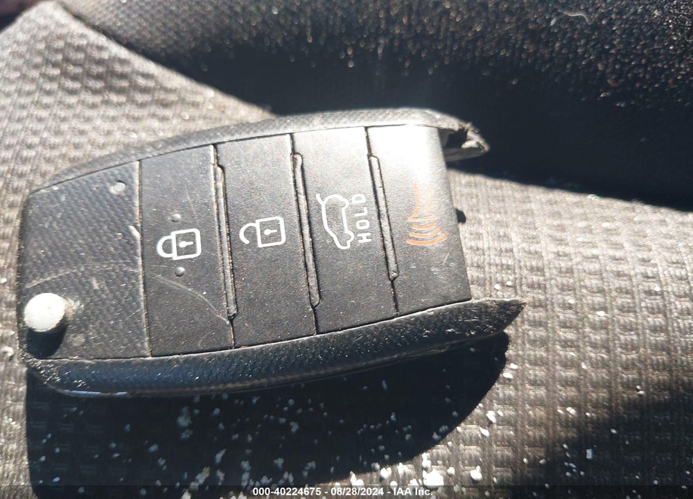2014 KIA SORENTO LX VIN: 5XYKT3A61EG435969