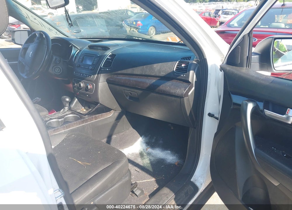 2014 KIA SORENTO LX VIN: 5XYKT3A61EG435969