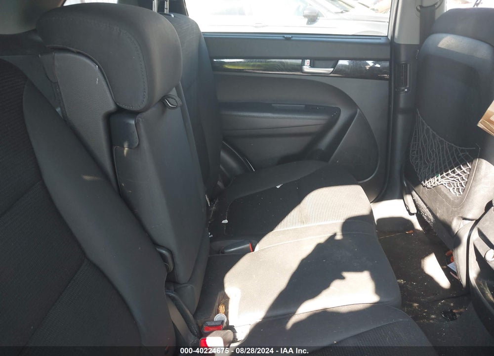 2014 KIA SORENTO LX VIN: 5XYKT3A61EG435969