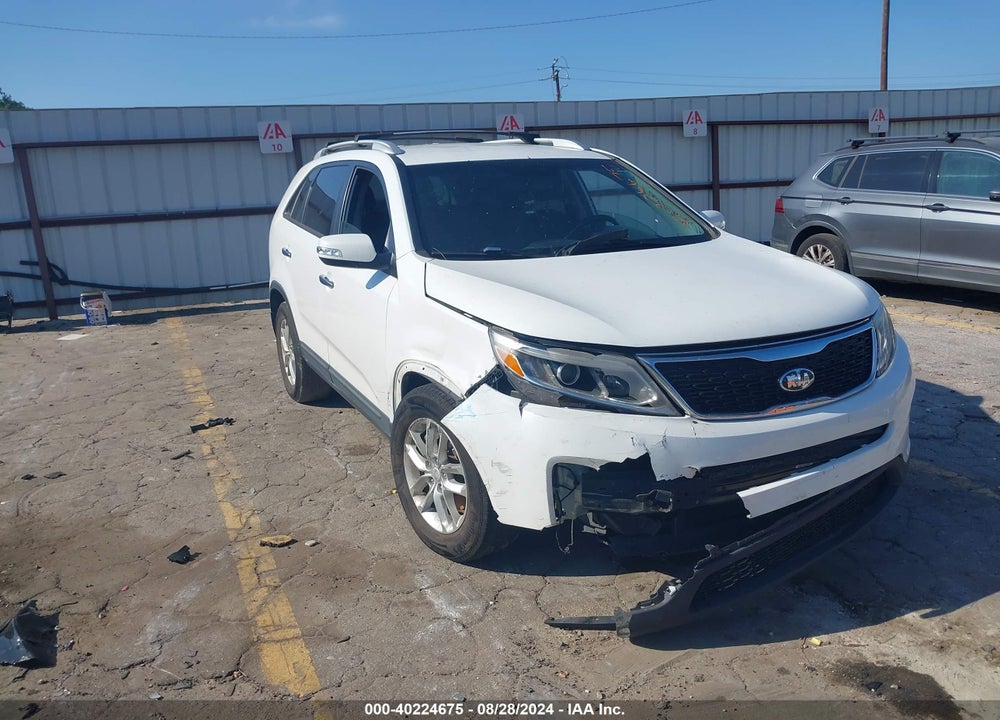 2014 KIA SORENTO LX VIN: 5XYKT3A61EG435969