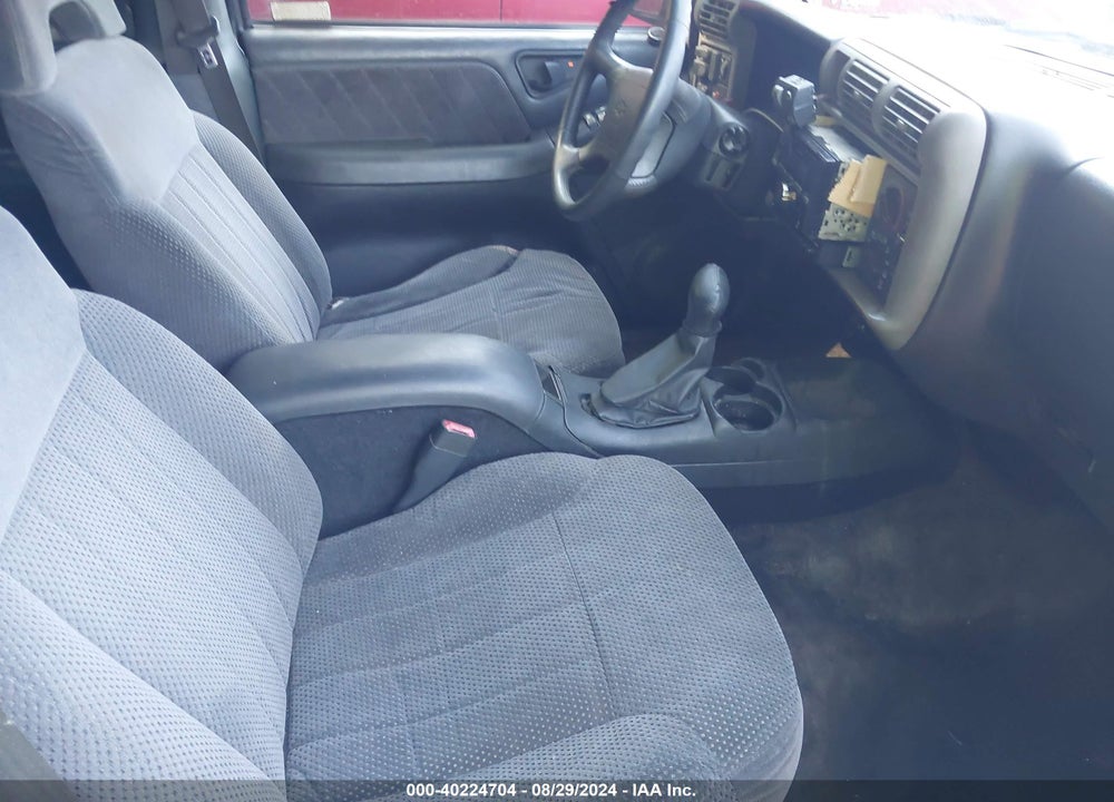 1997 CHEVROLET BLAZER VIN: 1GNDT13W5V2209168