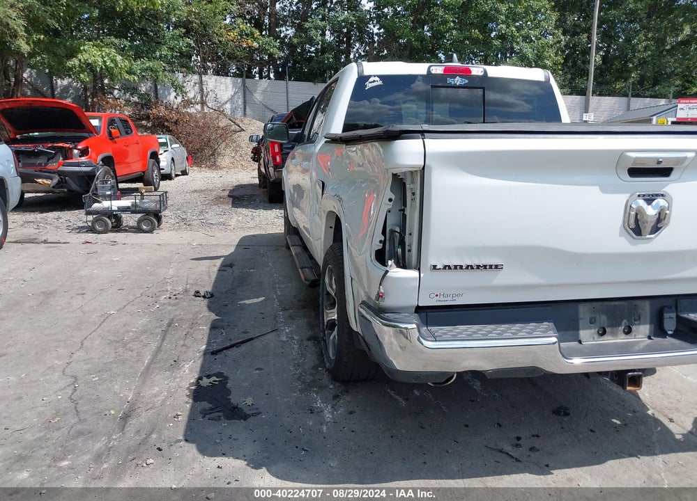2022 RAM 1500 LAIE  4X4 5'7 BOX VIN: 1C6SRFJT8NN310702
