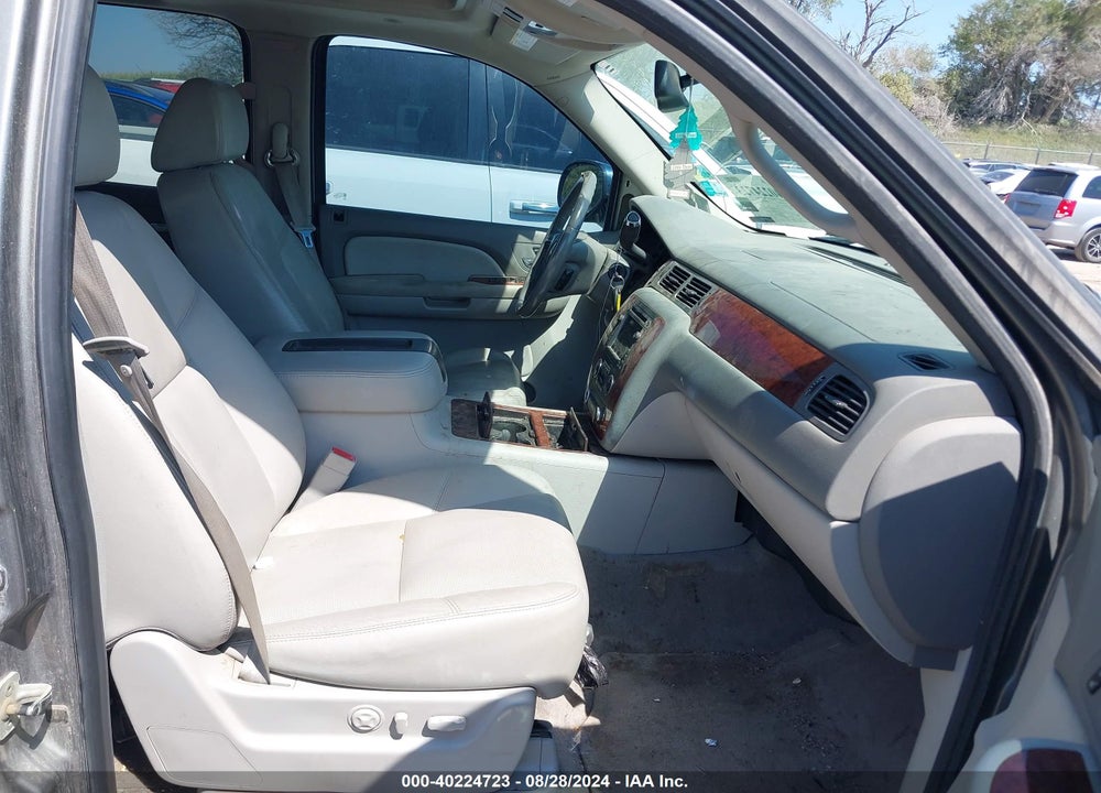 2009 CHEVROLET TAHOE LTZ VIN: 1GNFK33029R175805