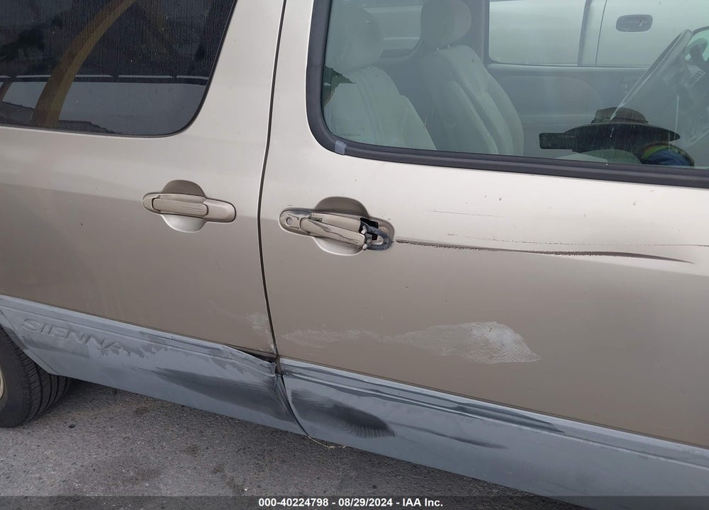 2000 TOYOTA SIENNA LE VIN: 4T3ZF13C8YU210791