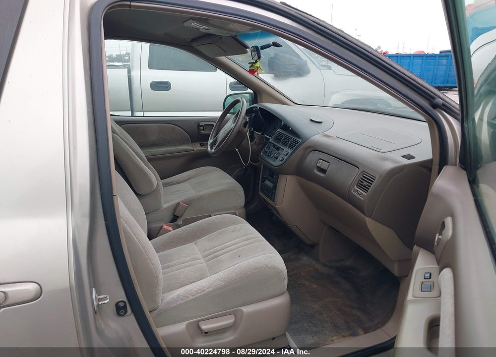 2000 TOYOTA SIENNA LE VIN: 4T3ZF13C8YU210791
