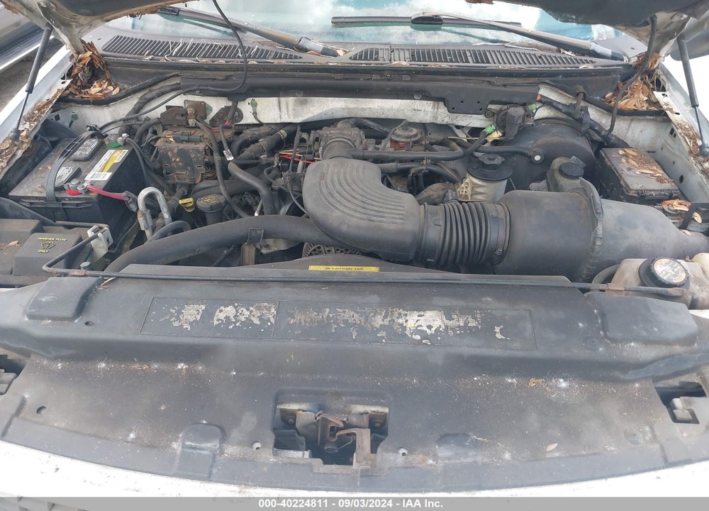 2000 FORD EXPEDITION XLT VIN: 1FMRU15L0YLA53663