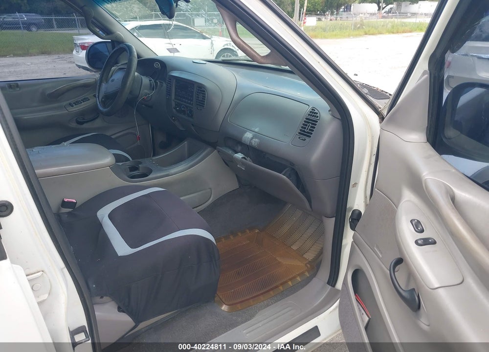 2000 FORD EXPEDITION XLT VIN: 1FMRU15L0YLA53663