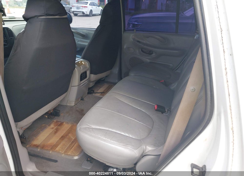 2000 FORD EXPEDITION XLT VIN: 1FMRU15L0YLA53663